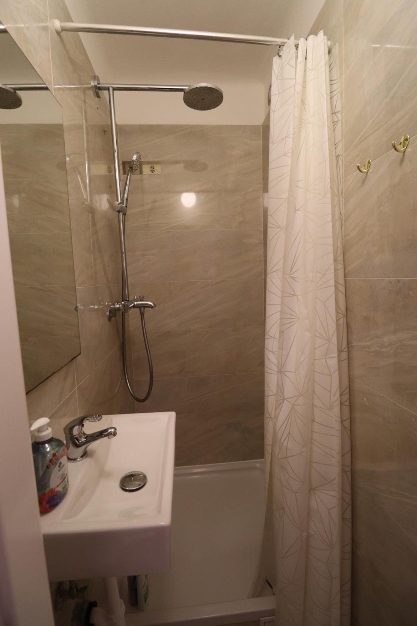 Nettes Wohnapartment Nahe Prater Виена Екстериор снимка